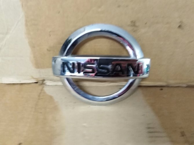 NISSAN znaczek logo emblemat symbol