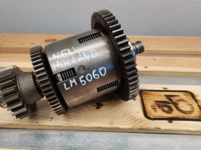 New Holland LM 5060 Kosz skrzyni Powershift {Uszkodzony} 