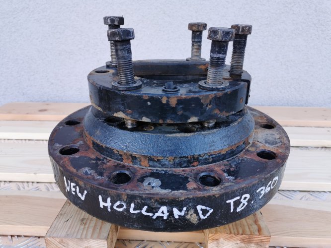 Piasta koła tylnego New Holland T8 360 