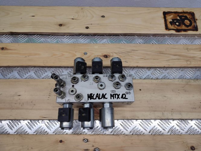 Blok hydrauliczny Mecalac MTX 12 (6090199 VMF) 