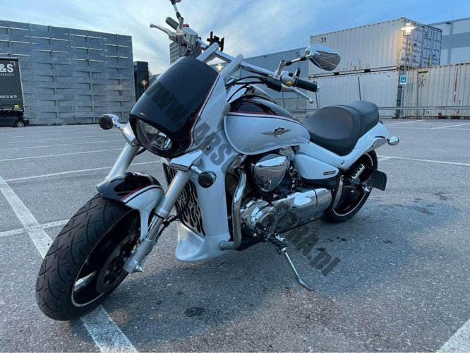 Suzuki Intruder