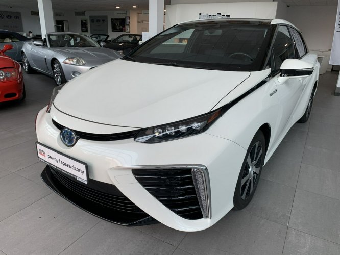 Toyota Mirai Hybryda automat piękne futurystyczne auto