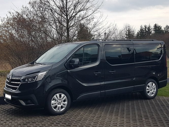 Renault Trafic 8 OSÓB 2xDRZWI BOCZNE PRZESUWNE DŁUGI BOGATE WYPOSAŻENIE