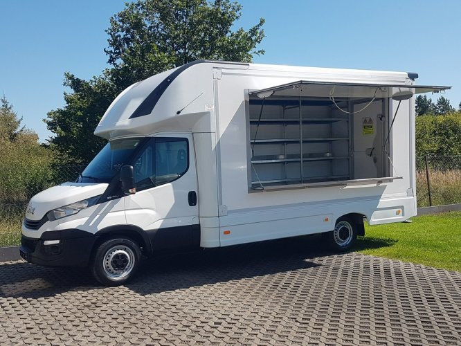 handlowo - gospodarcze Iveco DAILY SKLEP FOODTRUCKA KONTENER NISKOPODŁOGOWY 4,31x2,23x2,42 BAR KLIMA AUTOSKLEP