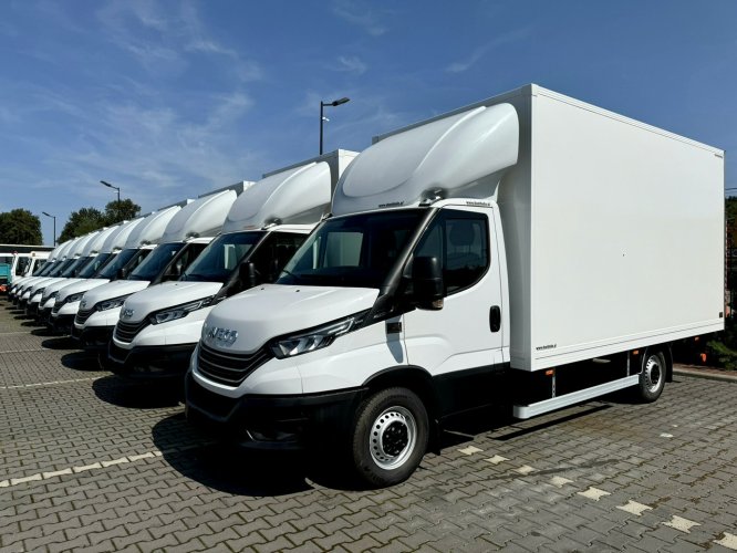 Iveco Daily 35S18 2023r Kontener + Winda 9-Palet Hi-MAtic Salon PL Na Gwarancji Dostepne