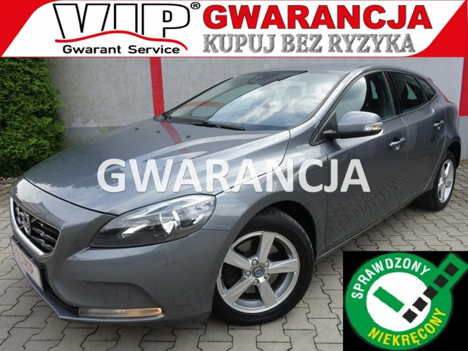 Volvo V40 2,0D Navi Alu Klimatronik Światła dzienne Opłacony VIP Gwarancja II (2012-)