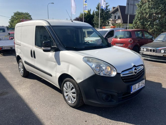 Fiat Doblo Fiat Doblo 1,3 jtd ECO Flex chłodnia do leków 2013