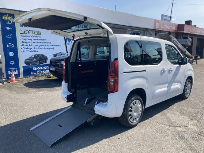 Opel Combo Combo do przewozu Niepełnosprawnych inwalida rampa Model 2021 PFRON E (2018-)