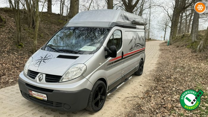 samochody kempingowe Renault Trafic Kamper long WC tv kuchenka lodówka przetwornica  markiza x2 łóżko