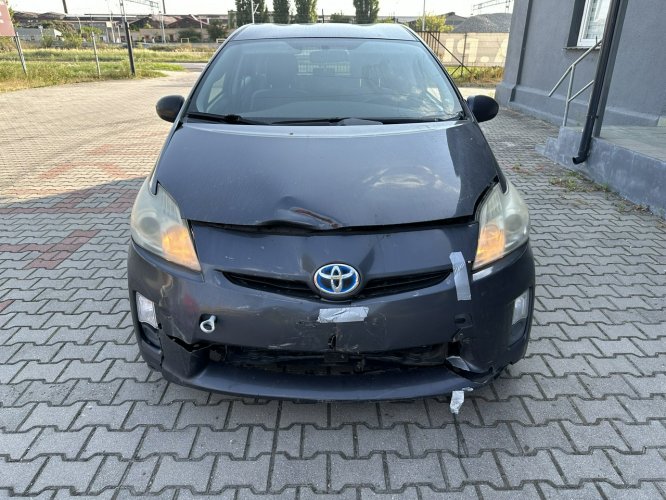 Toyota Prius 1.8 hybryda, lekko uszkodzony. IV (2009-)