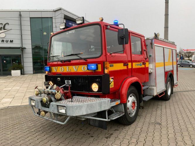 Volvo F613 STRAŻ POŻARNA - STAN BDB - POMPA Z PRZODU