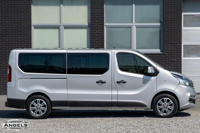 Renault Trafic 9-OSÓB alufelgi 2xboczne drzwi ekran dotykowy nawiewy tył III (2014-)