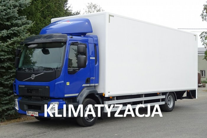 Volvo FL 250 Euro 6 DMC 14 Ton kontener winda klapa Volvo Fl250 kontener 18 Palet winda  ład. 6135kg sprowadzony, ks. serw