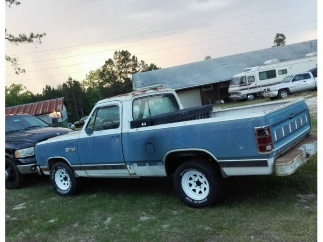 Dodge RAM 150 v8 318 z południa USA dobry stan palący i jeżdżący I (1981-1993)