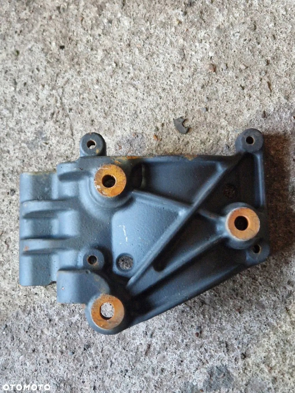 WSPORNIK ŁAPA MOCOWANIE SILNIKA ALTERNATORA VOLVO FM4  RENAULT GAMA RANGE T D11K