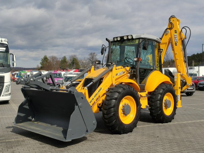 na równych kołach New Holland B115B Bez Luzów w pełni Sprawna Unikat Stan !!!! Wysuwane Ramię Łyżka Krokodyl + Widły