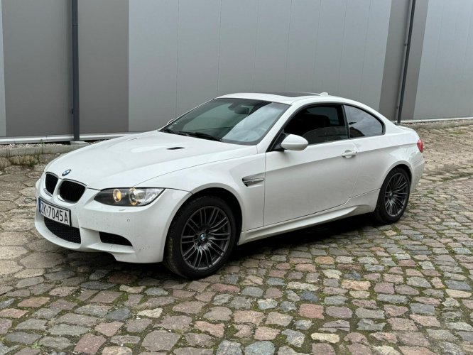 BMW M3 M3 v8 420km Zarejestrowana Uszkodzony silnik LUXURYCLASSIC E90/E92/E93 (2007-)