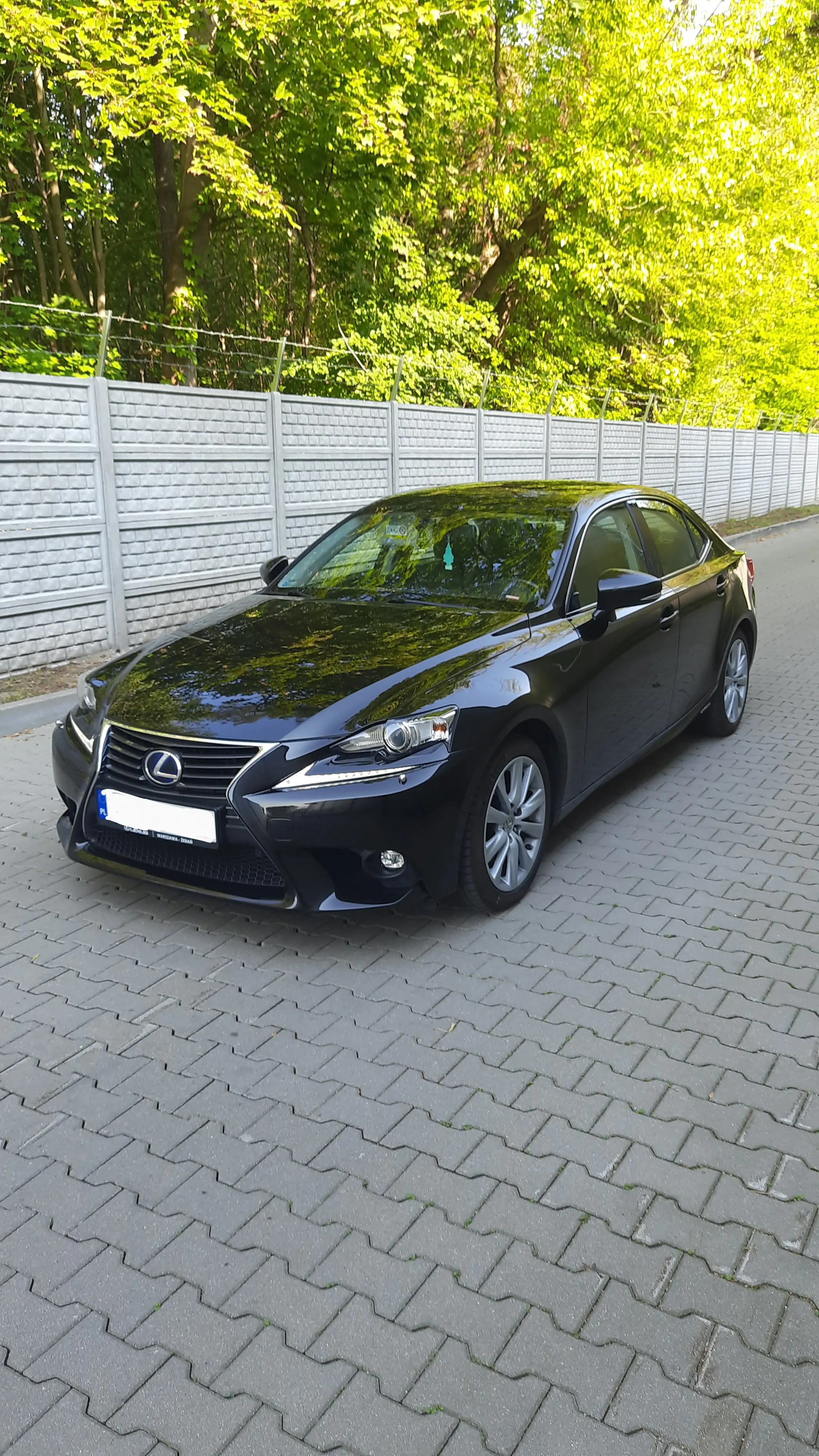 Lexus is 300H  2016 rok