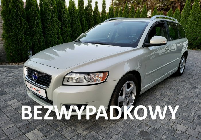 Volvo V50 ** Bezwypadkowy ** Serwis w ASO ** II (2007-)