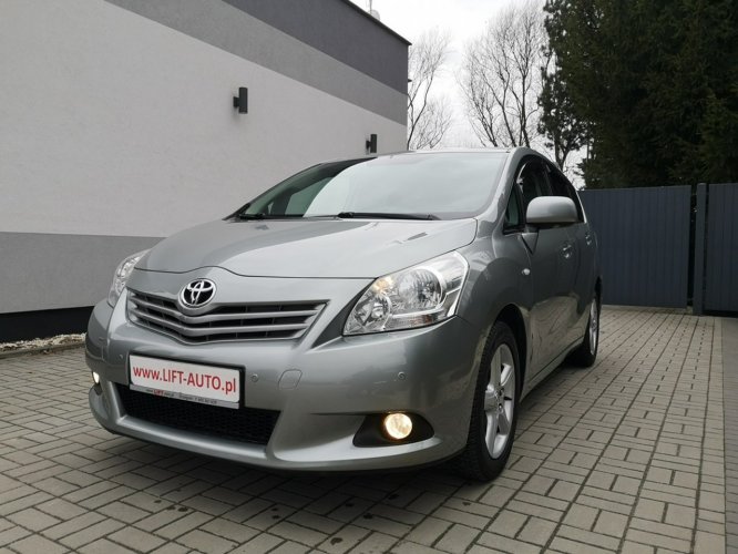 Toyota Verso 1.8 VVTI 147KM  Klimatronik Kamera  Nawigacja Servis  Alu 17 Premium