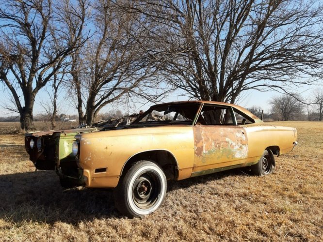 Plymouth Road Runner 1969 BigBlock 383 Project car dobra baza do projektu