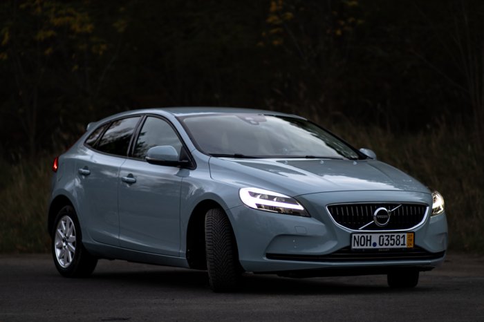 Volvo V40 D3 Momentum | Navi | 4 x Alu | PDC | FULL LED | 8 x opony