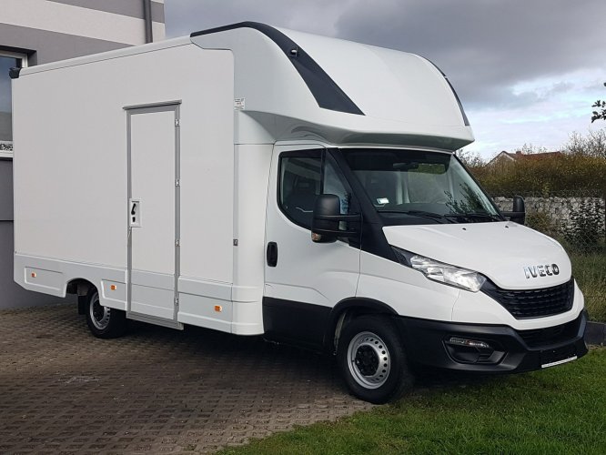 Iveco Daily KONTENER NISKOPODŁOGOWY 4,43x2,23x2,42 SKLEP FOODTRUCK KAMPER KLIMA