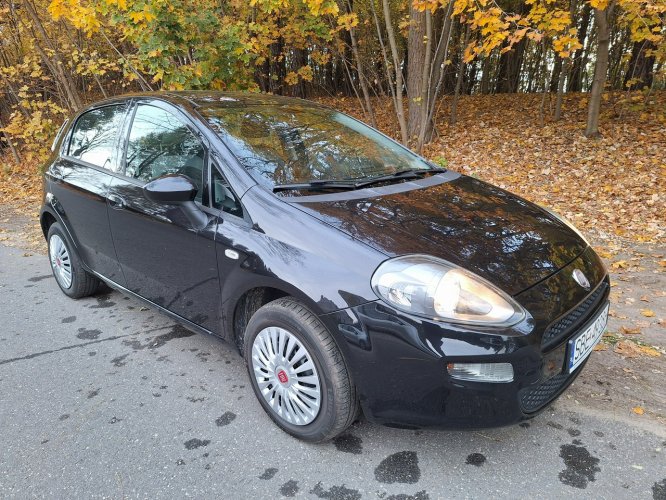 Fiat Punto 2012 .