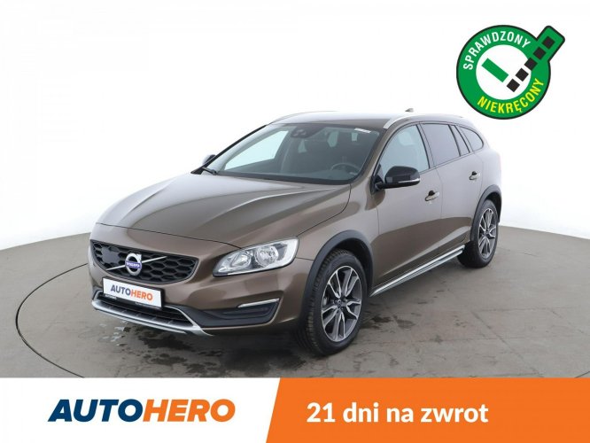 Volvo V60 Cross Country 2.0D 6MT Cross Country Klimatronik Nawigacja Aktywny Tempomat Blis PDC