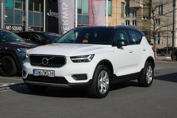 Volvo XC 40 krajowy, bezwypadkowy, 2 komplety opon, serwisowany w ASO -faktura VAT