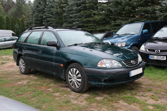 Toyota Avensis 2001r. 1,6 Benzyna Kombi I (1997-2002)