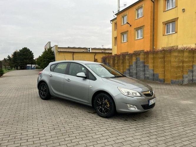 Opel Astra 1.6 benzyna - 2010r J (2009-2019)