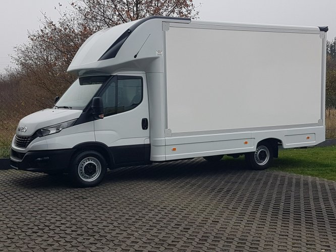 Iveco Daily KONTENER NISKOPODŁOGOWY 4,43x2,23x2,42 SKLEP FOODTRUCK KAMPER KLIMA