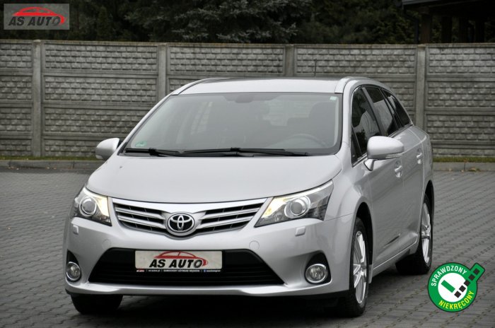 Toyota Avensis 1,8VVTi 147KM SolPlus/Alufelgi/Kamera/Ledy/Navi/Model2013 III (2009-)