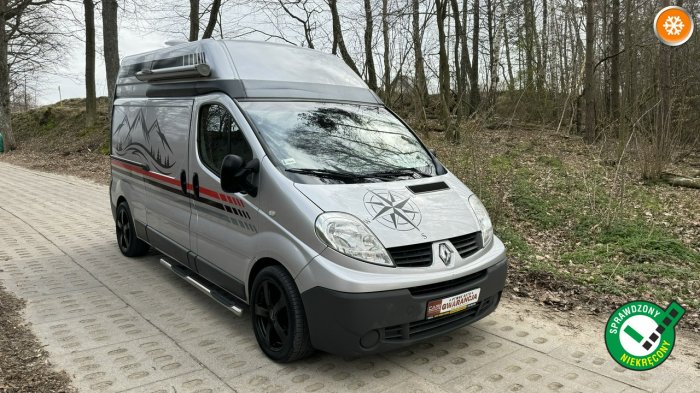 samochody kempingowe Renault Trafic Kamper long WC tv kuchenka lodówka przetwornica  markiza x2 łóżko